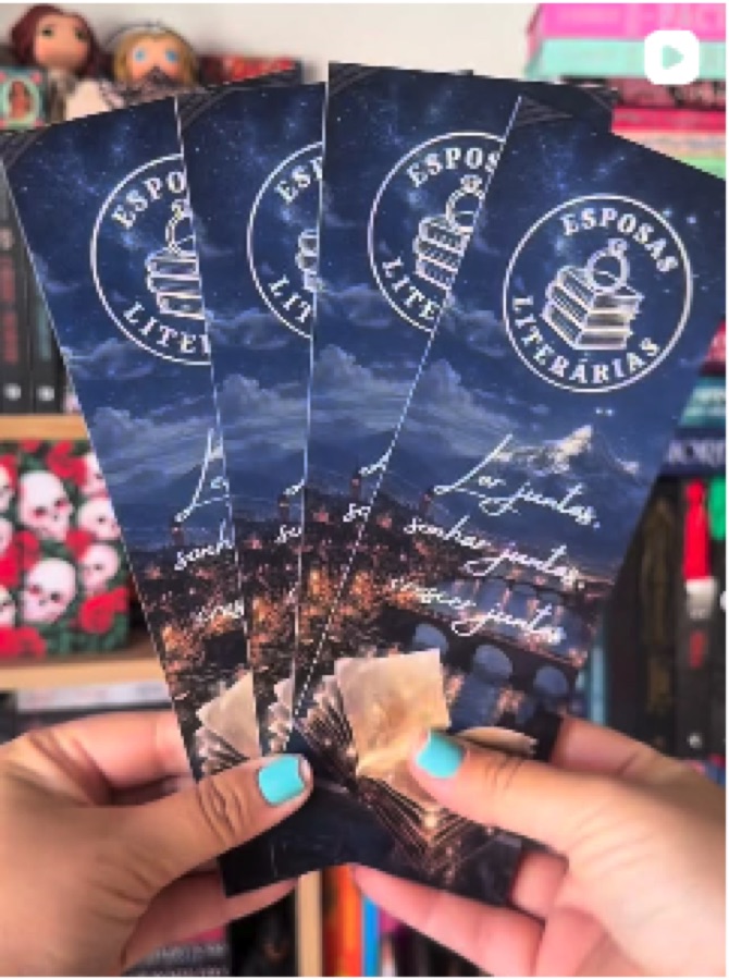 Itens do merch oficial das Esposas Literárias